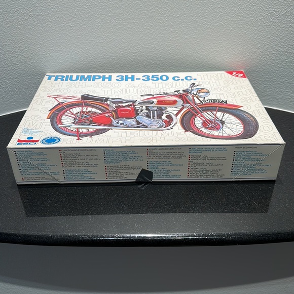Triumph 3H-350 ESCI Vintage Motorcycle Model Kit - Picture 3 of 8